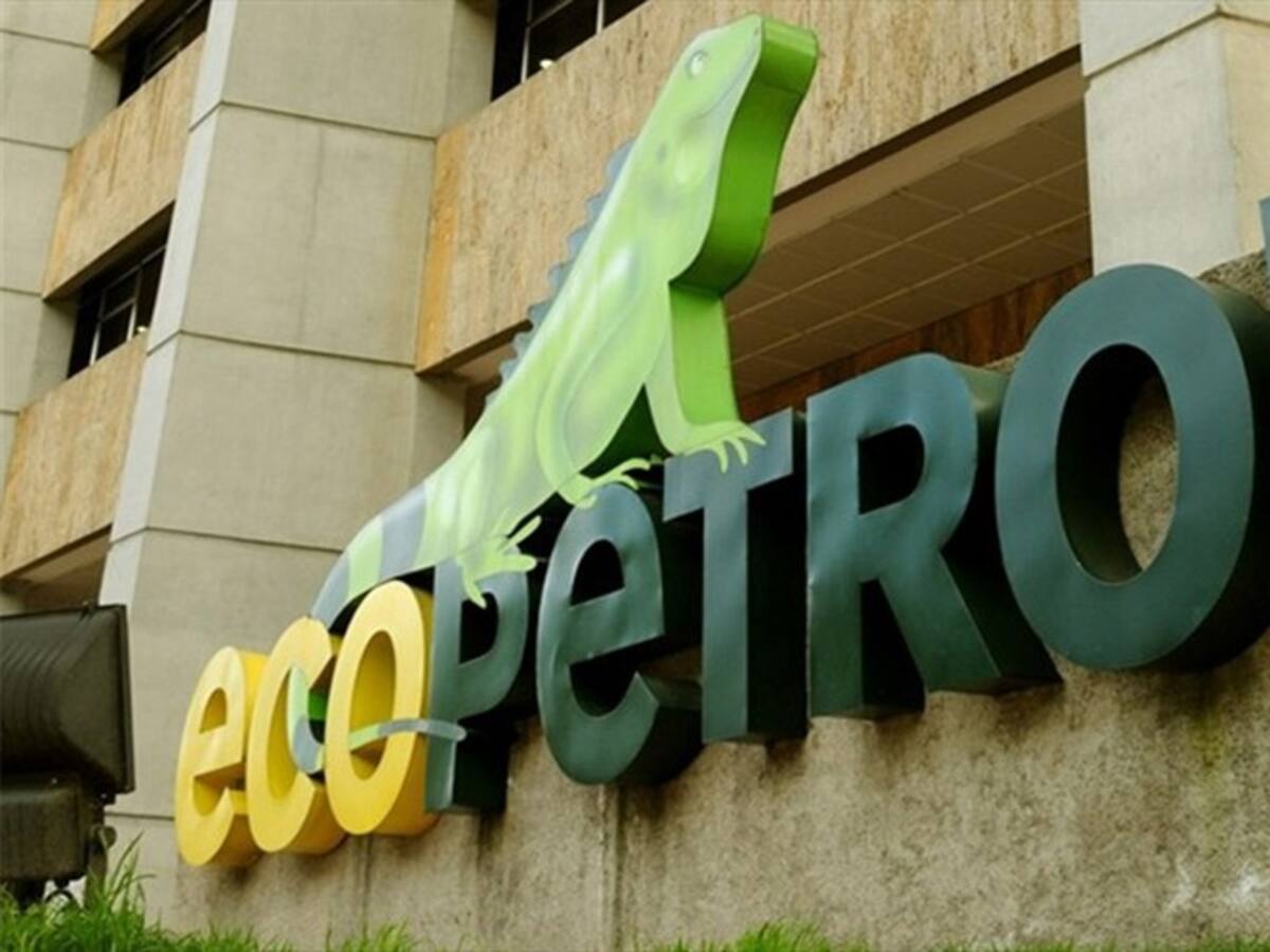 Ecopetrol confirmó que desconocidos incendiaron unos 2.600 barriles de crudo en Arauca
