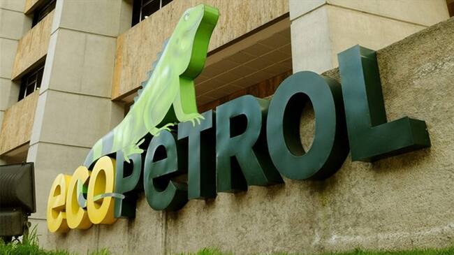 Ecopetrol confirmó que desconocidos incendiaron unos 2.600 barriles de crudo en Arauca. Foto: Colprensa