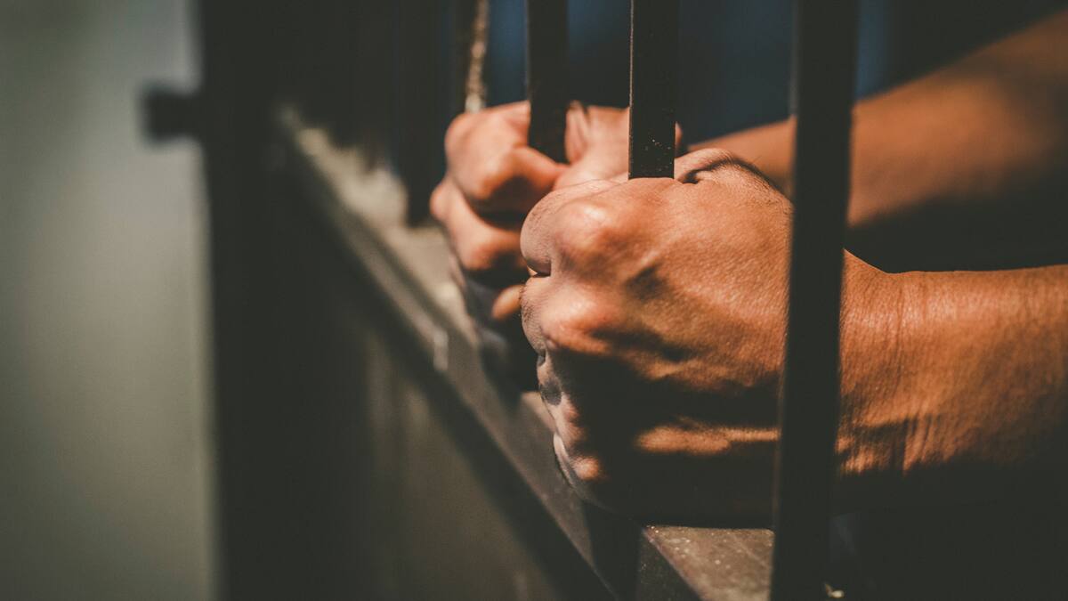 Condenan a conductor de ruta escolar por abusar de menor de edad