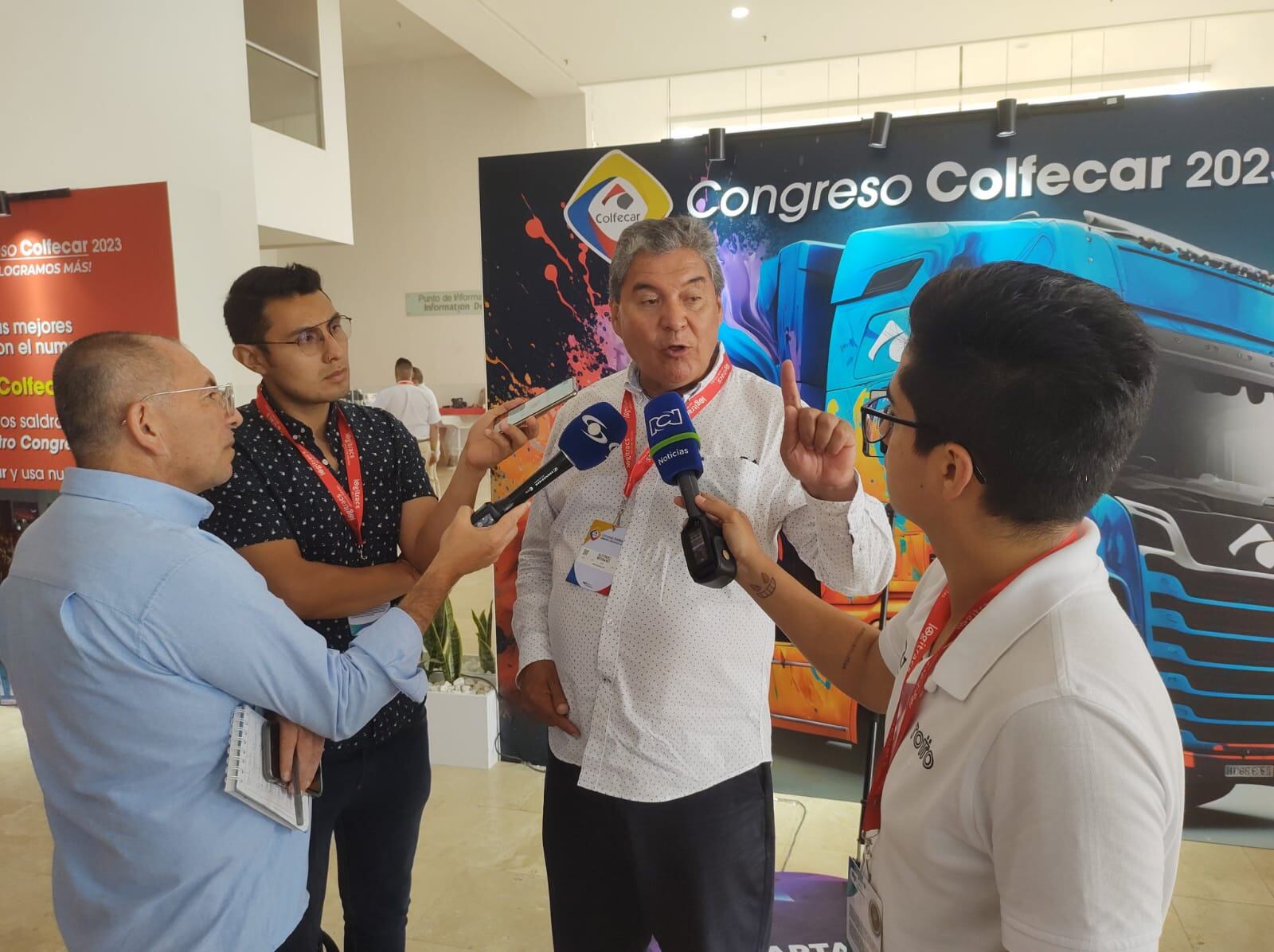 Camioneros piden al Gobierno Nacional que cumpla sus promesas al sector. Alfonso Medrano, presidente de la Cámara Intergremial del Transporte. Foto: W Radio.