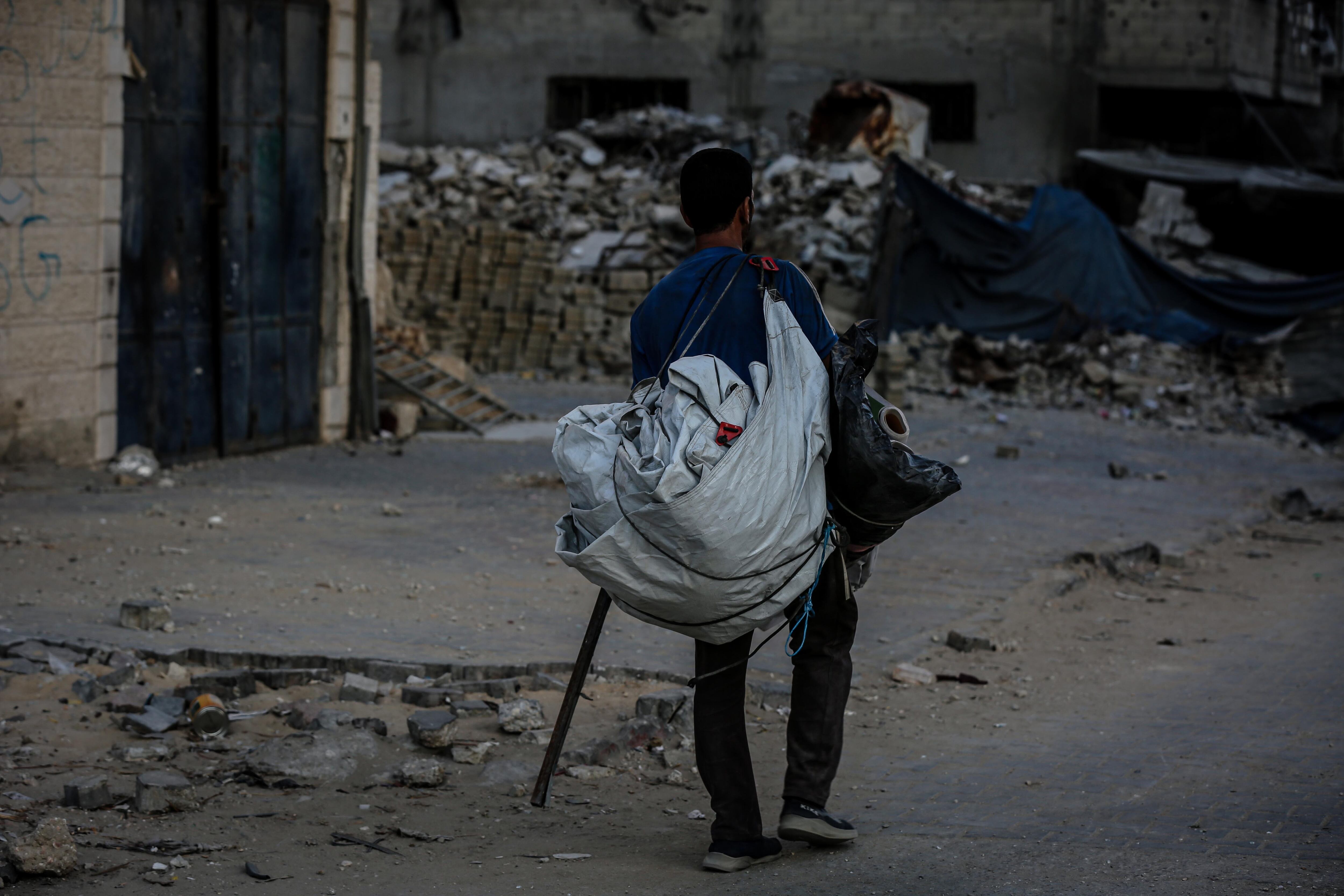 Palestinos desplazados en la ciudad de Gaza el 19 de septiembre de 2025. (Foto de Saeed M. M. T. Jaras/Anadolu vía Getty Images)