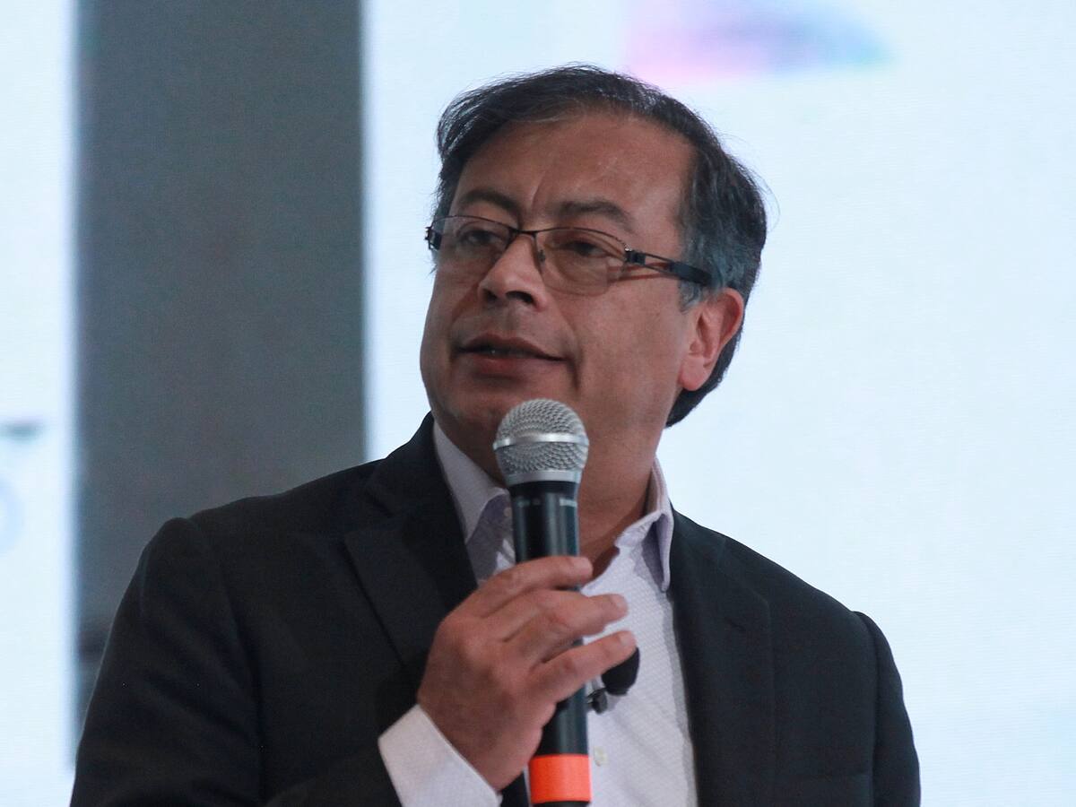 Exjefe de comunicaciones de Gustavo Petro responde por “ignorada” a Madres de Soacha