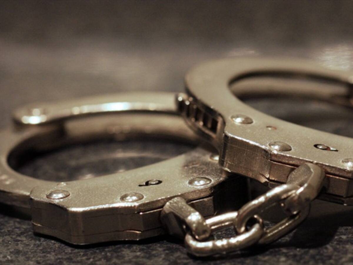 Abren investigación contra Policía que habría intentado hurtar elementos de aseo personal