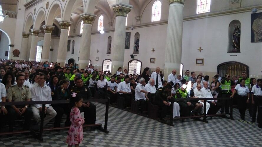 Los ciudadanos se concentraron en la catedral de San José, donde el obispo de la Diócesis de Cúcuta Monseñor Víctor Manuel Ochoa envió un mensaje de perdón y reconciliación. Foto: Audrey Carrillo