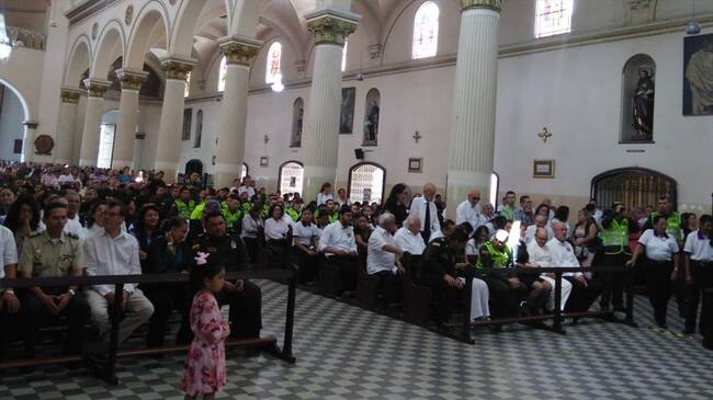 Los ciudadanos se concentraron en la catedral de San José, donde el obispo de la Diócesis de Cúcuta Monseñor Víctor Manuel Ochoa envió un mensaje de perdón y reconciliación. Foto: Audrey Carrillo