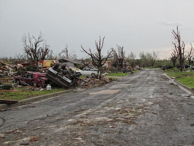 Video: tornado destruyó varias viviendas y dejó miles de hogares sin electricidad en Florida