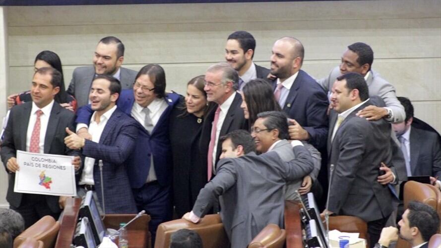 108 representantes a la Cámara aprobaron en cuarto y último debate el proyecto de Ley de Regiones. Foto: Silvana Salas