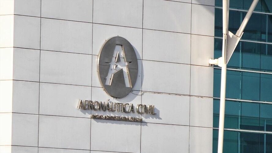 Aeronave aterrizó de emergencia en un campo no preparado en Vaupés. Foto: Colprensa - Álvaro Tavera