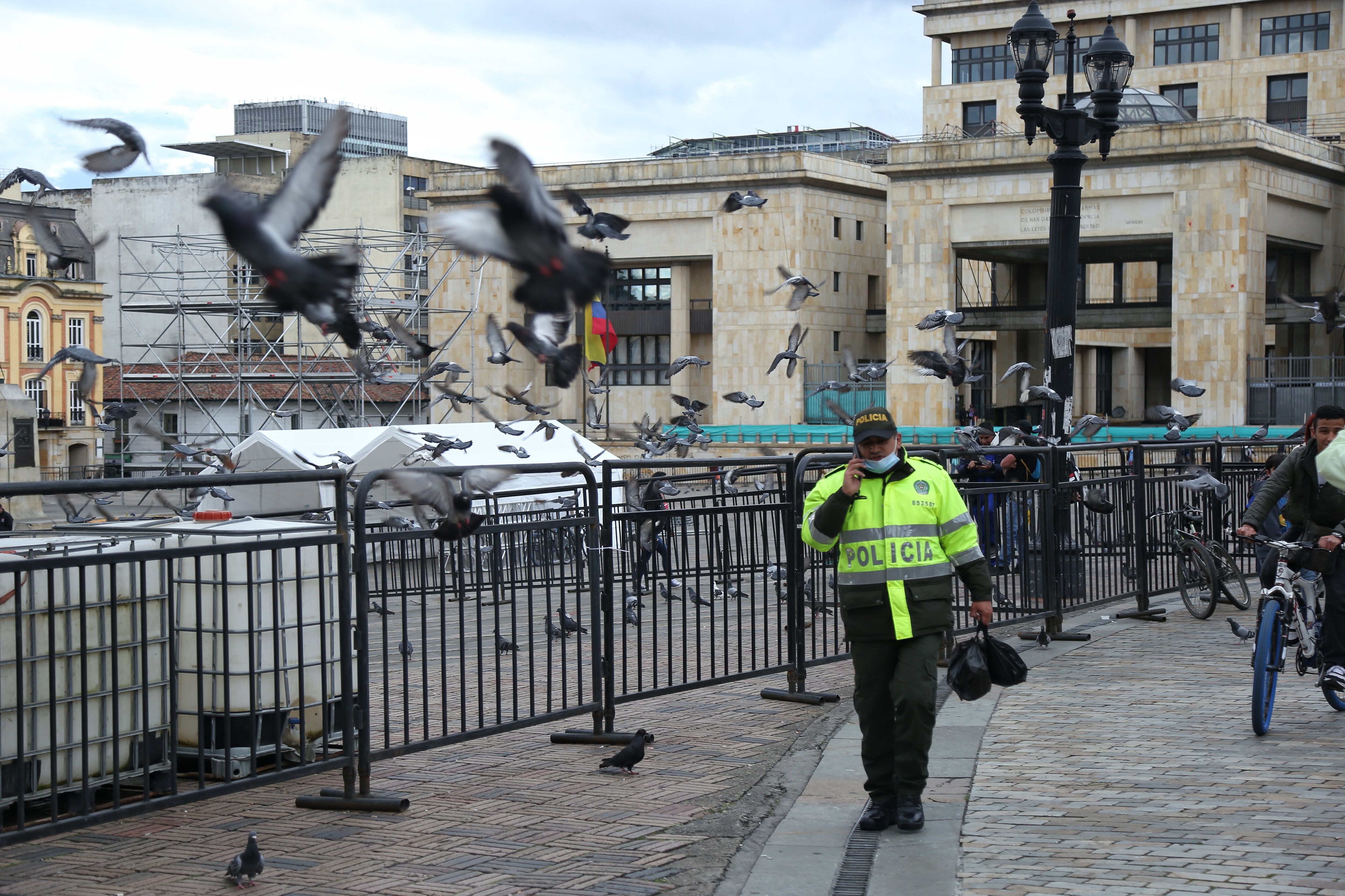 BOGOTÁ. Julio 29 de 2022. Montaje de la transmisión de mando presidencial en la Plaza de Bolívar. (Colprensa - Camila Díaz)