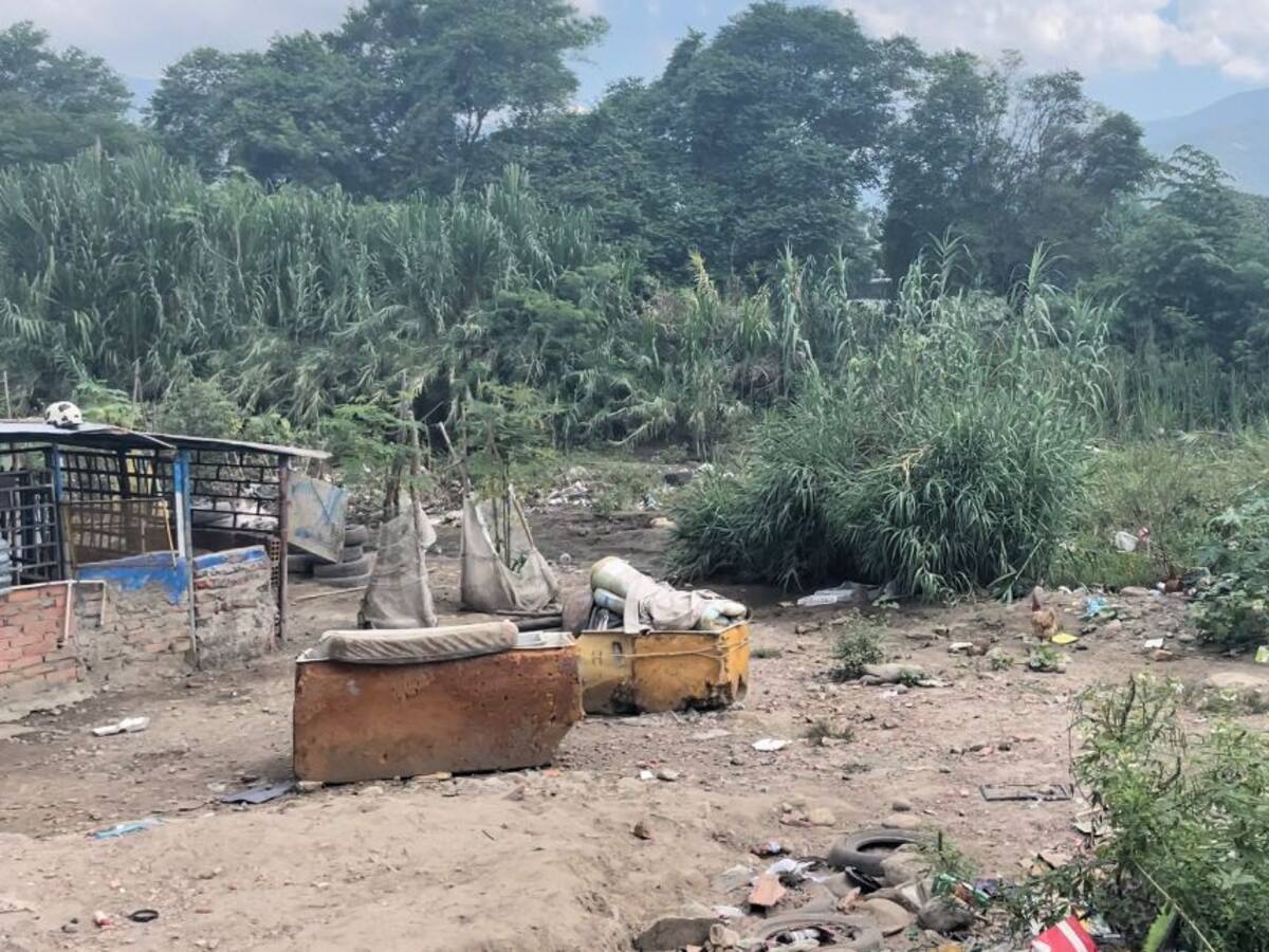 El mercado negro de armas estaría ingresando por las trochas con Venezuela