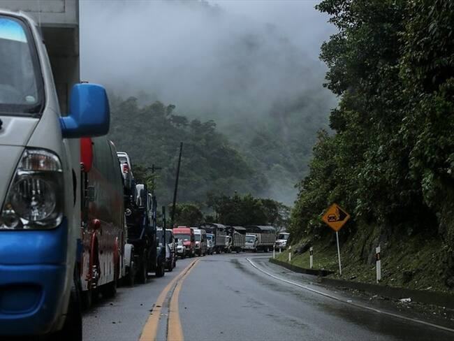 Derrumbe impide el paso en la vía Calarcá - Cajamarca / imagen de referencia. Foto: Colprensa