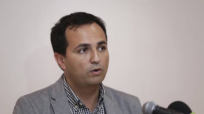 Juan Esteban Gil, director general del Invías, responde por trancones en la vía del Alto de la Línea. Foto: Colprensa