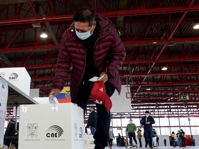 Elección de presidente y vicepresidente avanza en Ecuador