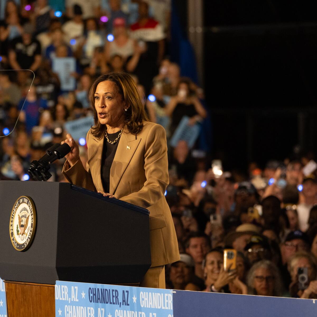 Harris presume de "resiliencia física y mental" y juega la carta de la salud contra Trump
