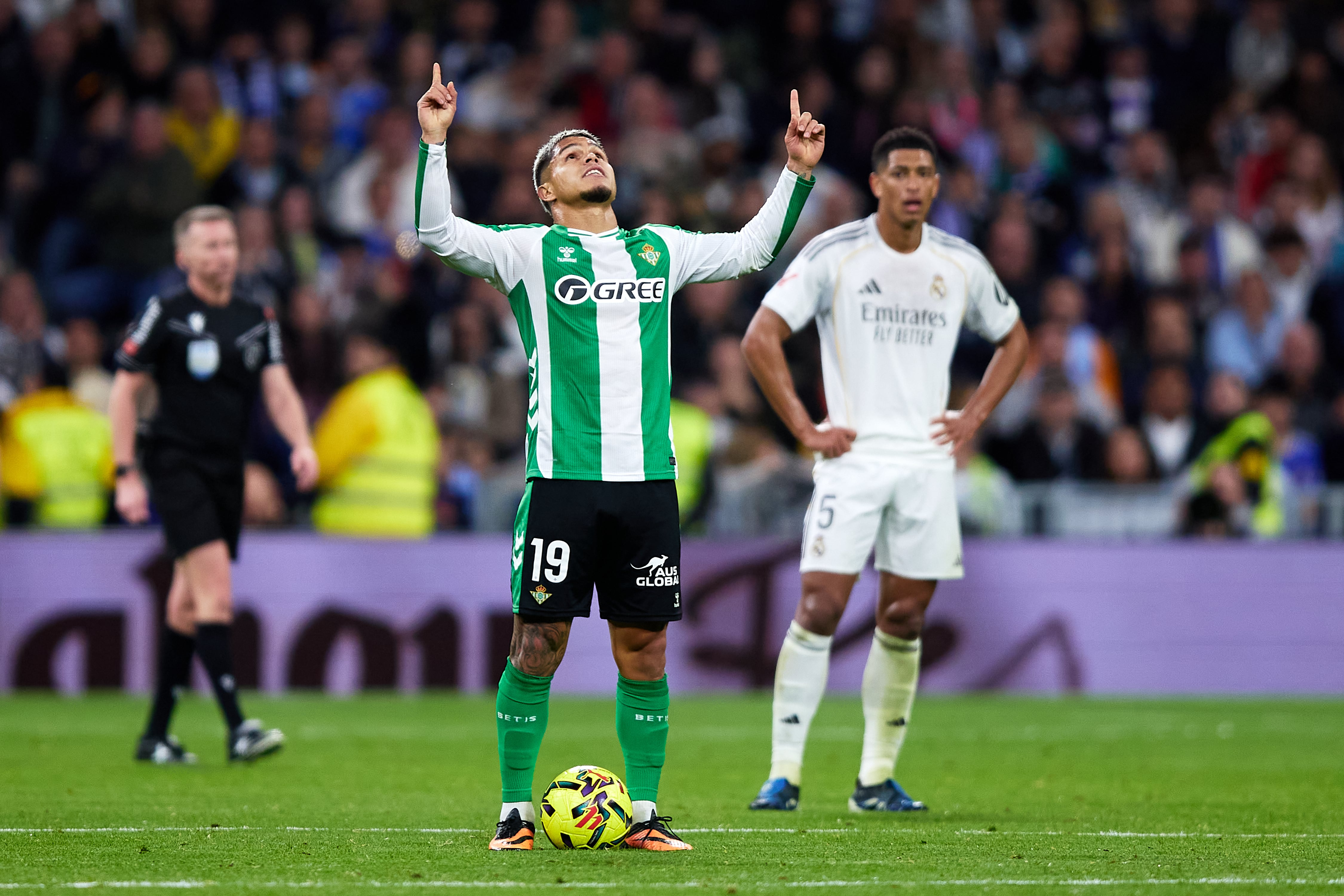 Cucho Hernández celebra su gol ante el Real Madrid en el Santiago Bernabéu. FOTO: Alvaro Medranda/Quality Sport Images/Getty Images