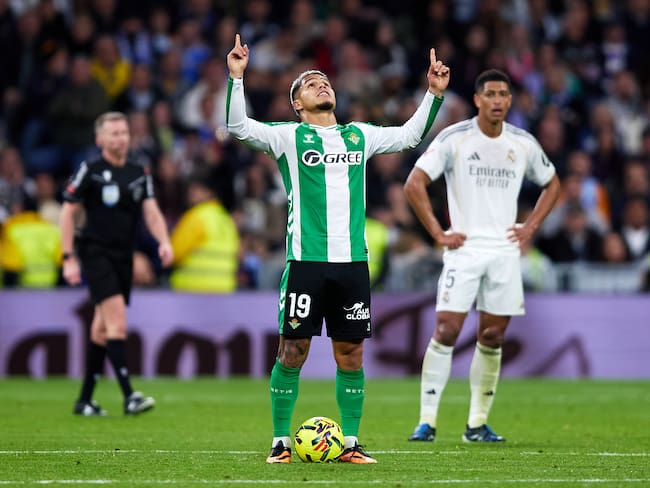 Cucho Hernández celebra su gol ante el Real Madrid en el Santiago Bernabéu. FOTO: Alvaro Medranda/Quality Sport Images/Getty Images