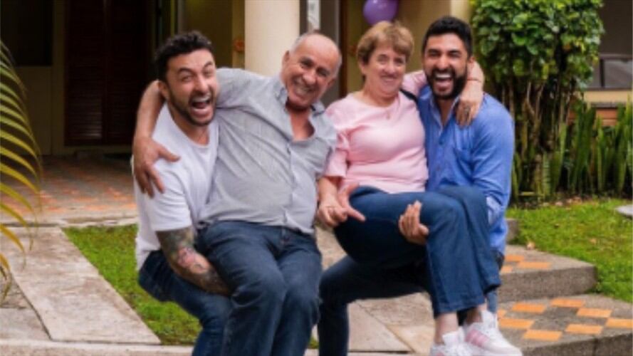 ‘Los Montañeros’ le regalaron una casa a sus papás. Foto: Instagram: @alejandrogiraldov