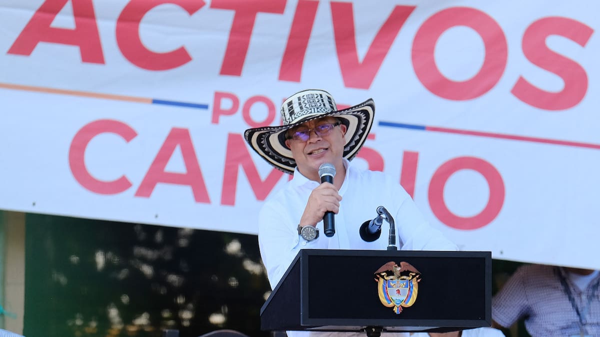Primer campanazo para que no hagamos reformas: Petro por suspensión de director SAE