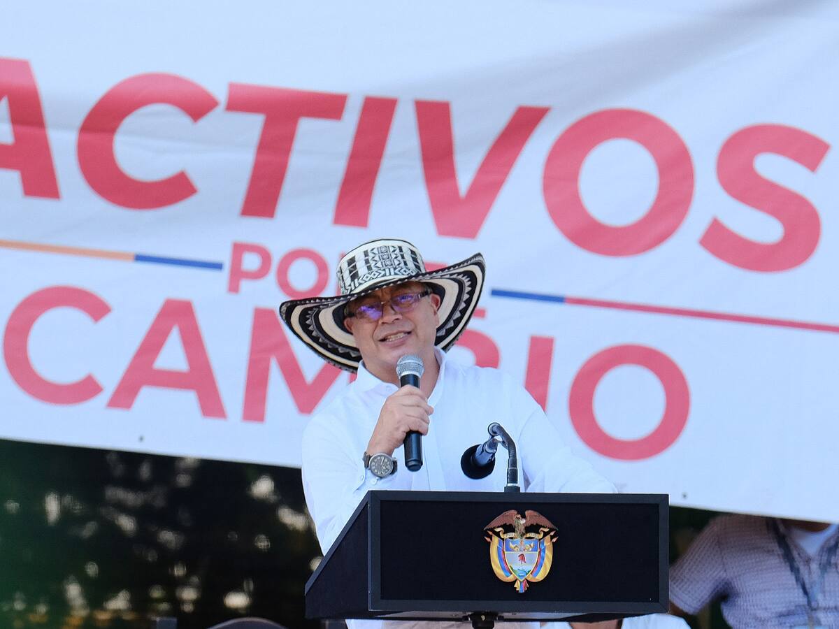 Primer campanazo para que no hagamos reformas: Petro por suspensión de director SAE