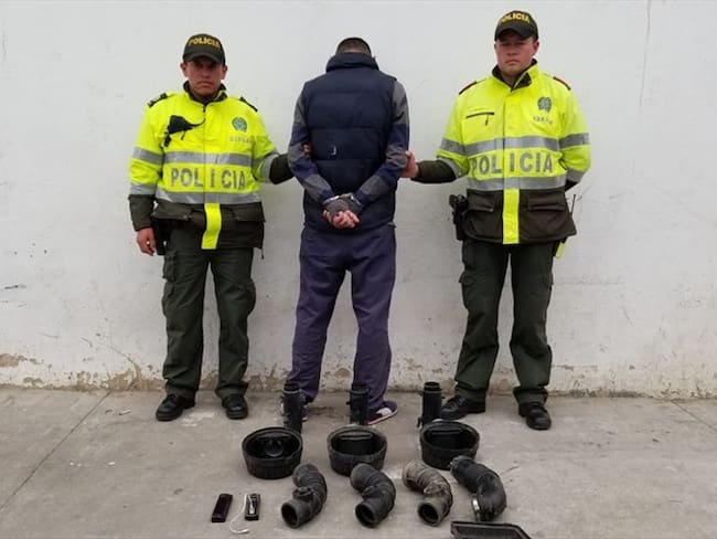 Hombre que tenía casa por cárcel en Bogotá es capturado en Tunja robando autopartes. Foto: Policía de Tunja