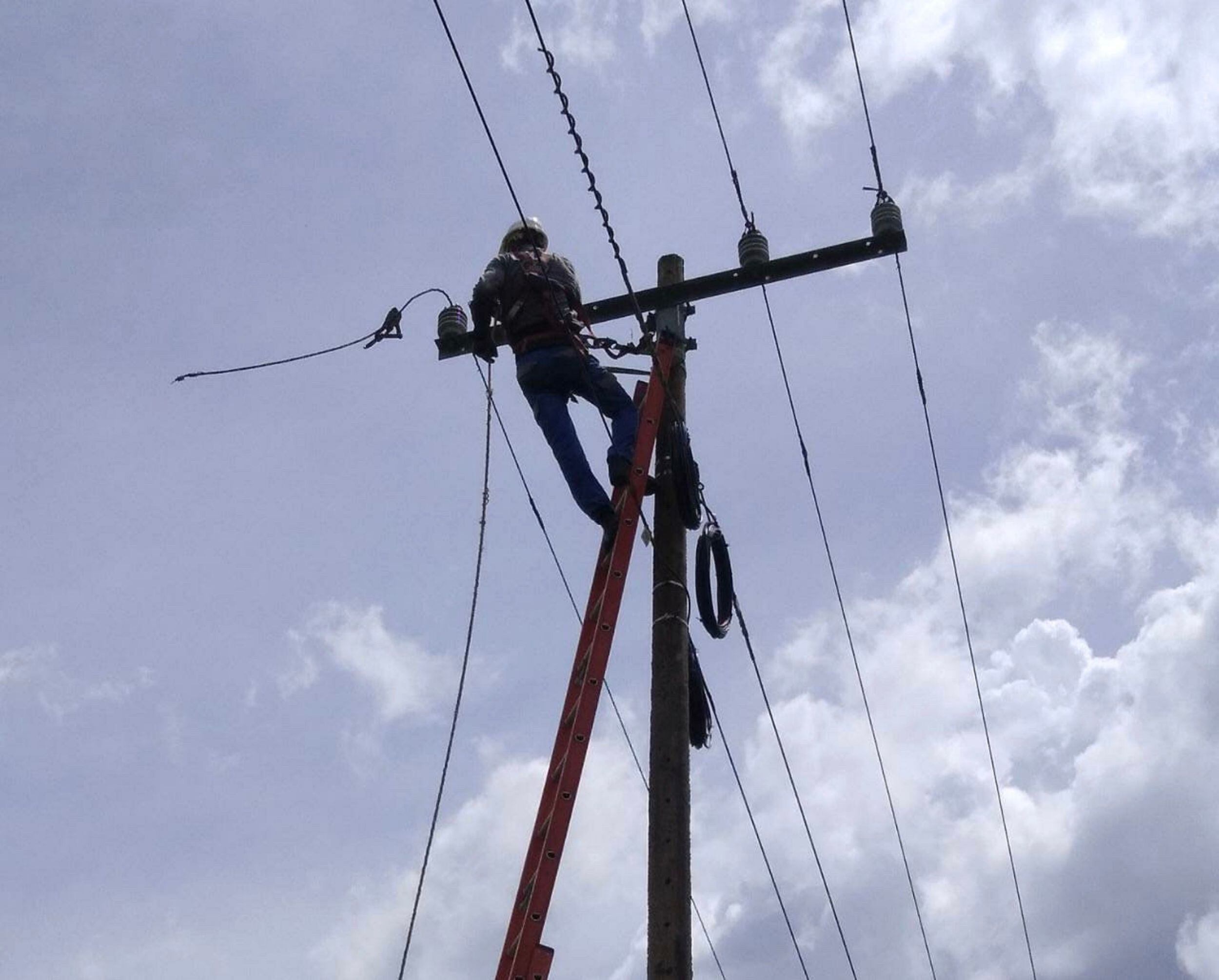 Claro le debe más de $18.000 millones a Emcali producto de la conexión fraudulenta de los dispositivos para llevar televisión e Internet a los usuarios