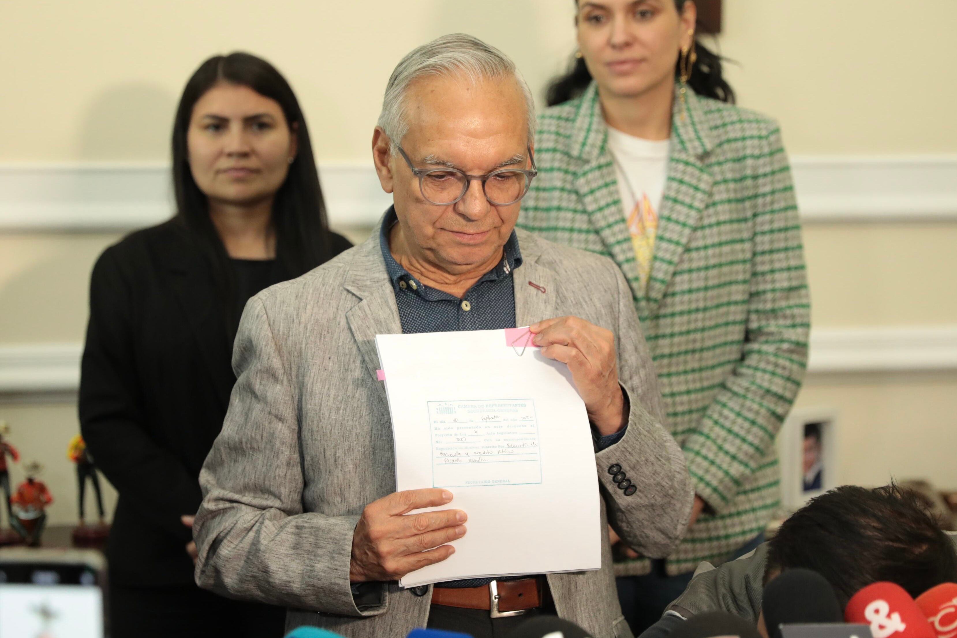 El ministro de Hacienda Ricardo Bonilla presentando el proyecto de reforma tributaria este martes, en Bogotá (Colombia). EFE/ Ministerio De Hacienda.