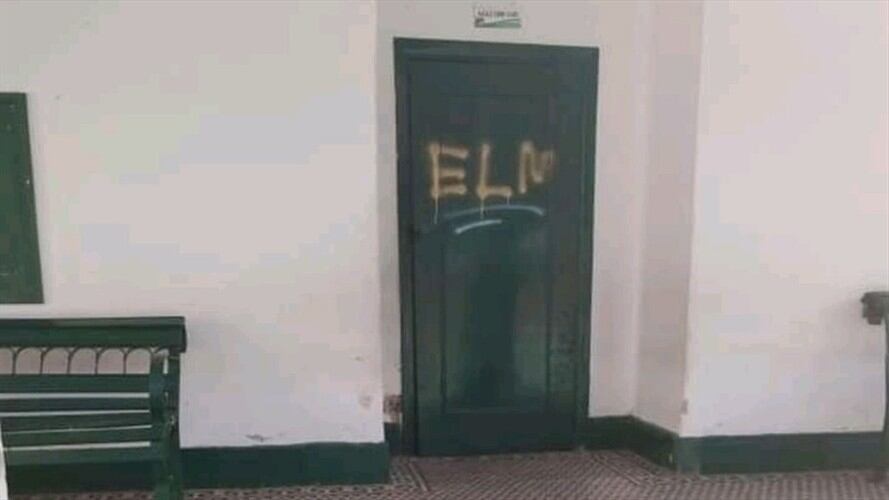 Las autoridades en el municipio de Pamplona investigan varios grafitis pintados en la escuela Normal Superior del municipio de Pamplona. Foto: Cortesía
