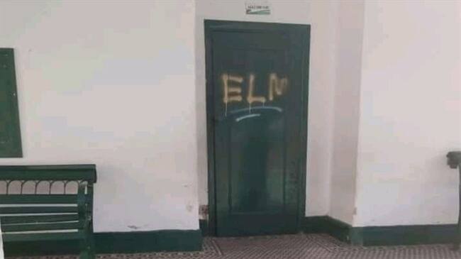 Las autoridades en el municipio de Pamplona investigan varios grafitis pintados en la escuela Normal Superior del municipio de Pamplona. Foto: Cortesía