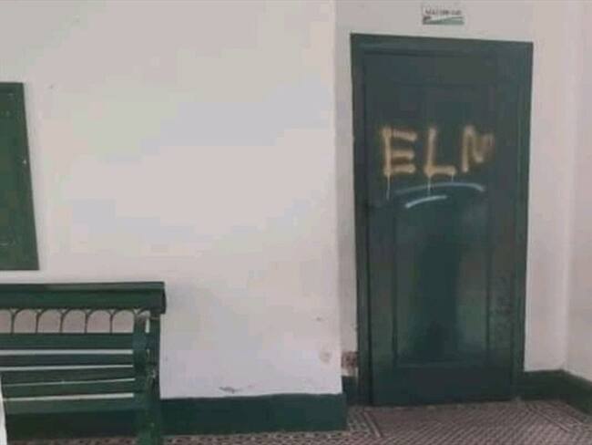 Las autoridades en el municipio de Pamplona investigan varios grafitis pintados en la escuela Normal Superior del municipio de Pamplona. Foto: Cortesía