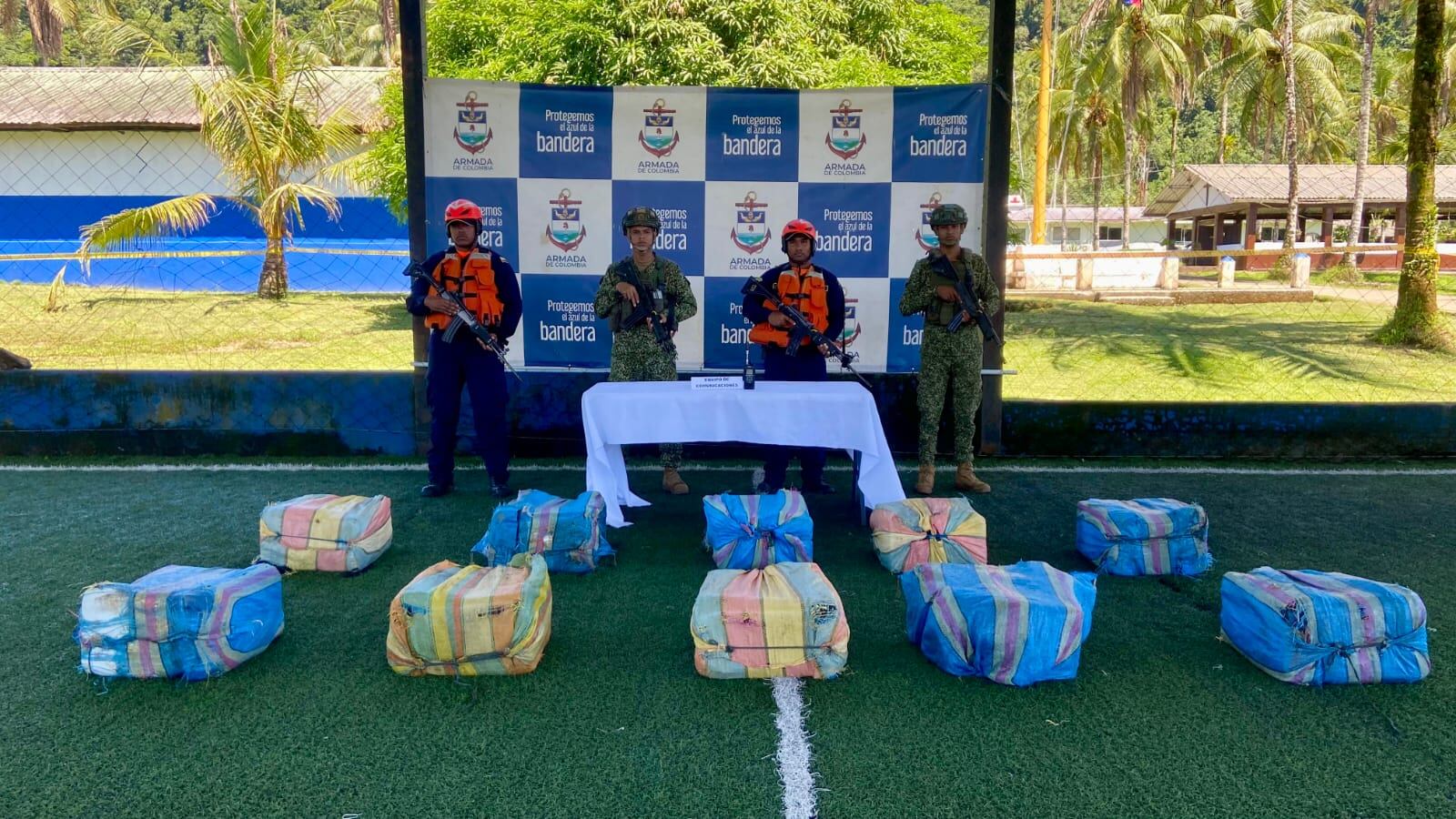 Armada incautó 300 kilogramos de clorhidrato de cocaína que pertenecerían al Clan del Golfo en Chocó. Foto: suministrada.