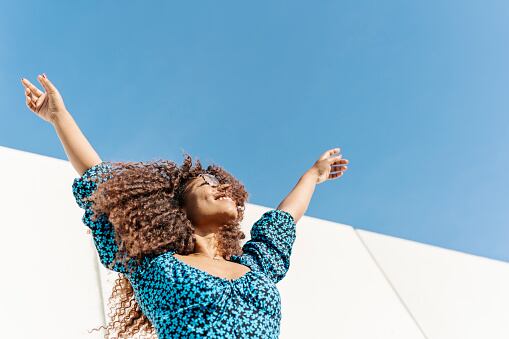 Imagen de referencia de mujer feliz. Foto: Getty
