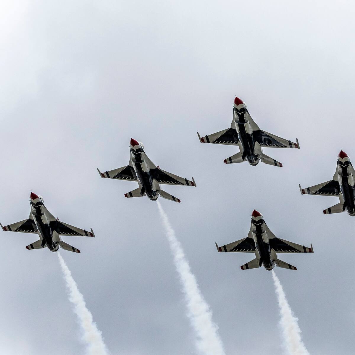 Estados Unidos retira decenas de aviones de guerra de una base en Catar