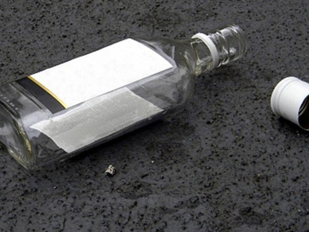 Decomisan 4 mil botellas de licor de contrabando en Bogotá