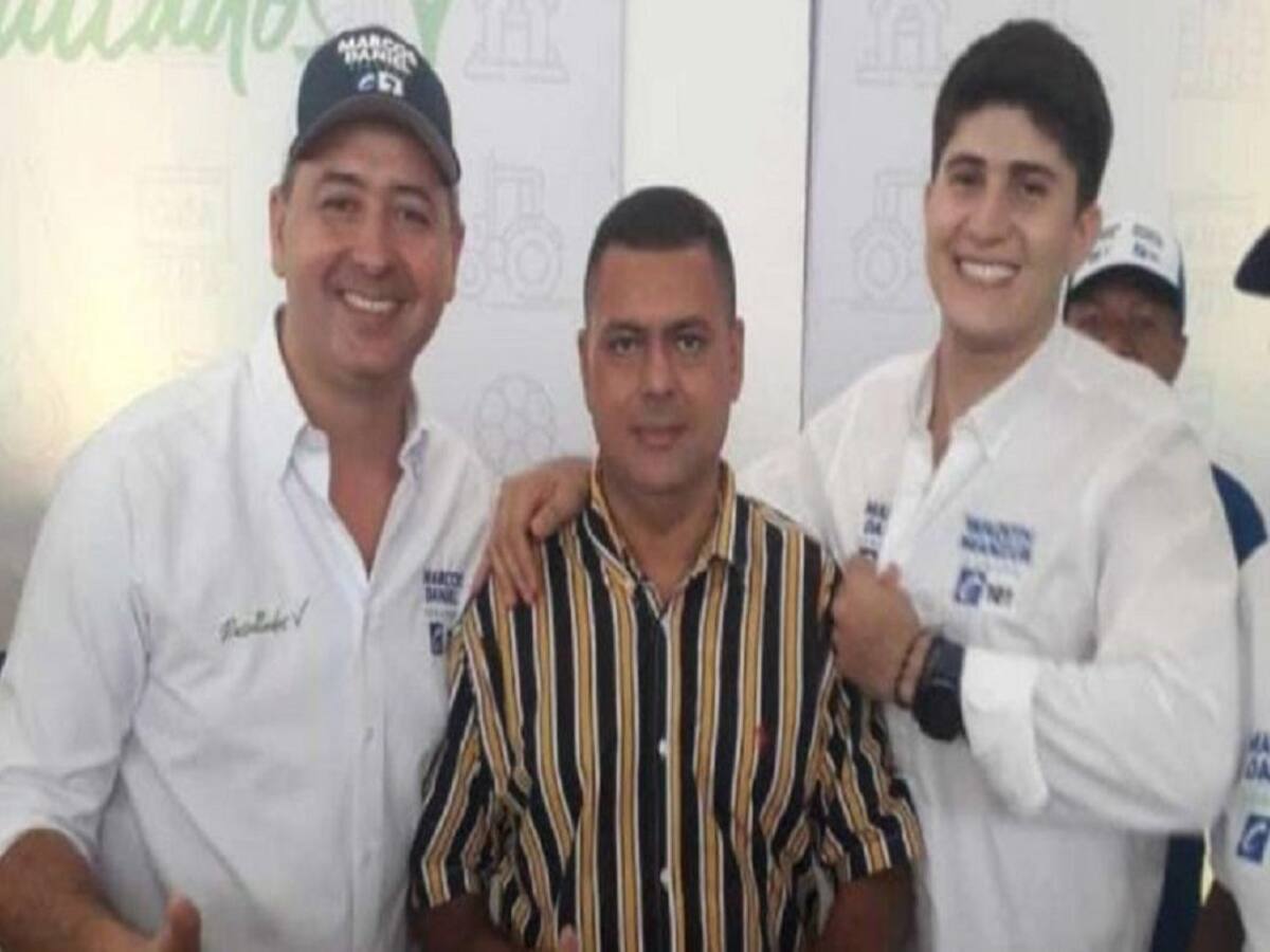 Córdoba: polémica por foto de un registrador con candidatos al Congreso