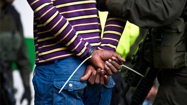 En Cali fue capturado un hombre de 29 años, conocido como alias Amu, y también fue aprehendido un menor de edad. Foto: Getty Images