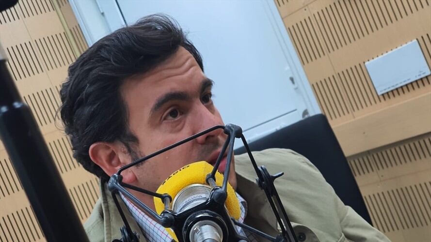 El senador Rodrigo Lara le responde al alcalde de Bogotá, Enrique Peñalosa, quien asegura que lo critica porque no le dio puestos.. Foto: W Radio