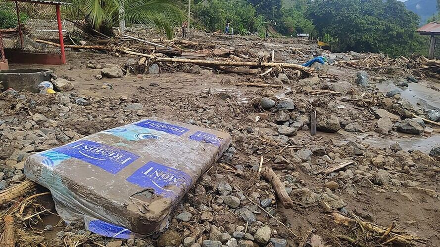 Más de 60 personas trabajan en la remoción de material con 39 máquinas y que se ha logrado remover hasta el momento 15.000 m3 de material. Foto: Agencia EFE