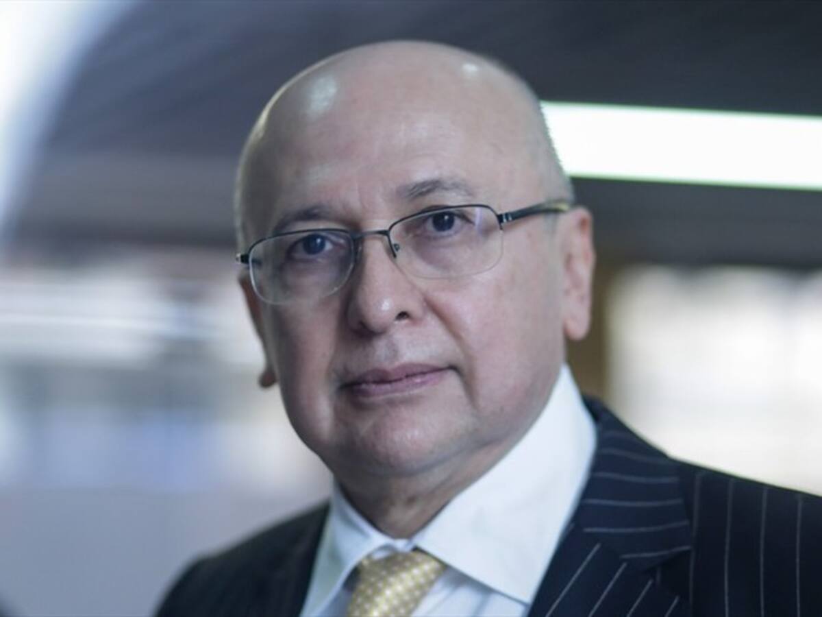 Montealegre responde a acusaciones sobre chuzadas a Álvaro Leyva