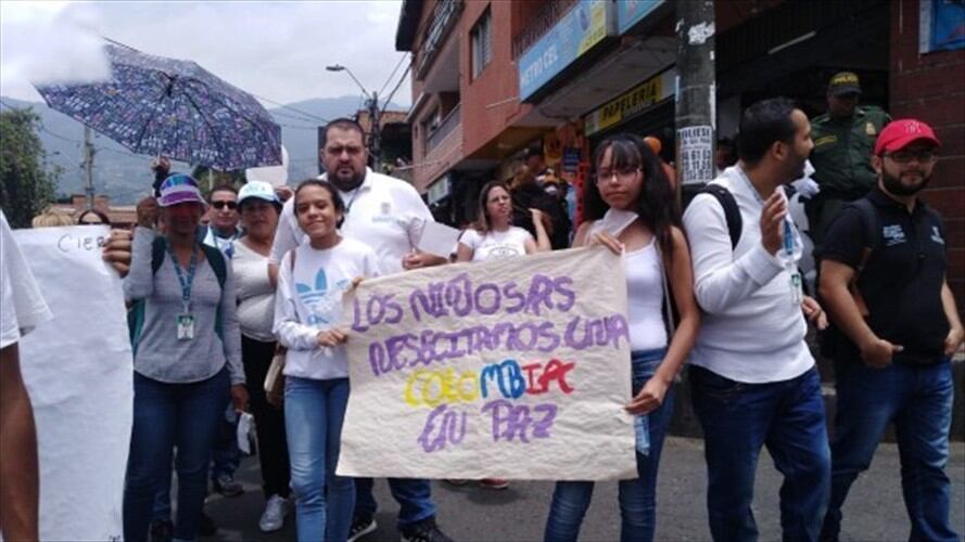 Ciudadanos de Medellín marcharon para rechazar la violencia contra los niños. Foto: Colprensa