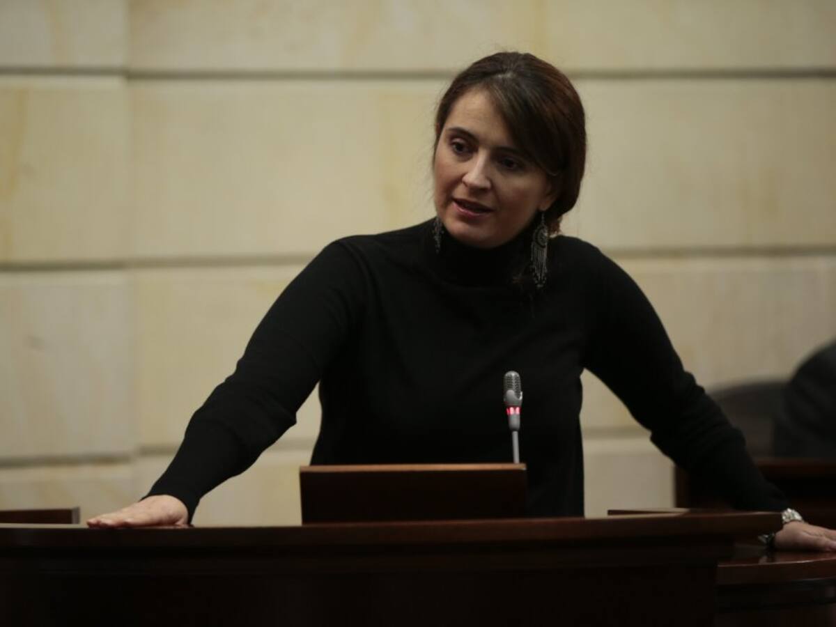 Hay presión sobre los gremios para que se conviertan a petristas: Paloma Valencia