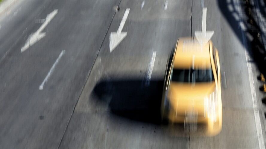 Los conductores de servicio público, desde hace cinco años, deben pagar mensualmente 9.000 pesos para poder reproducir música en sus vehículos. Foto: Colprensa