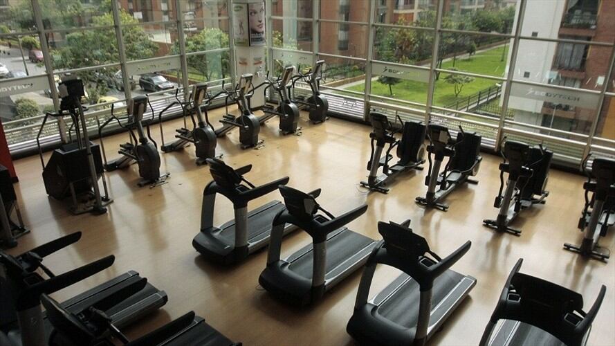 Dos metros de distancia debe haber entre cada persona. Foto: Colprensa.