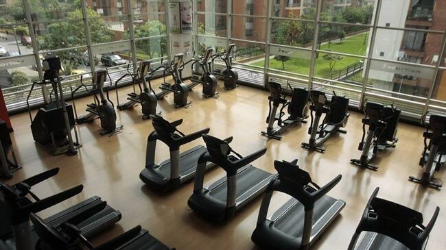 Dos metros de distancia debe haber entre cada persona. Foto: Colprensa.