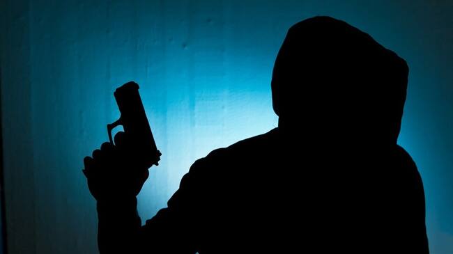 Cuatro hombres armados intimidaron a los ciudadanos y se llevaron celulares, bolsos y computadores.. Foto: Getty Images