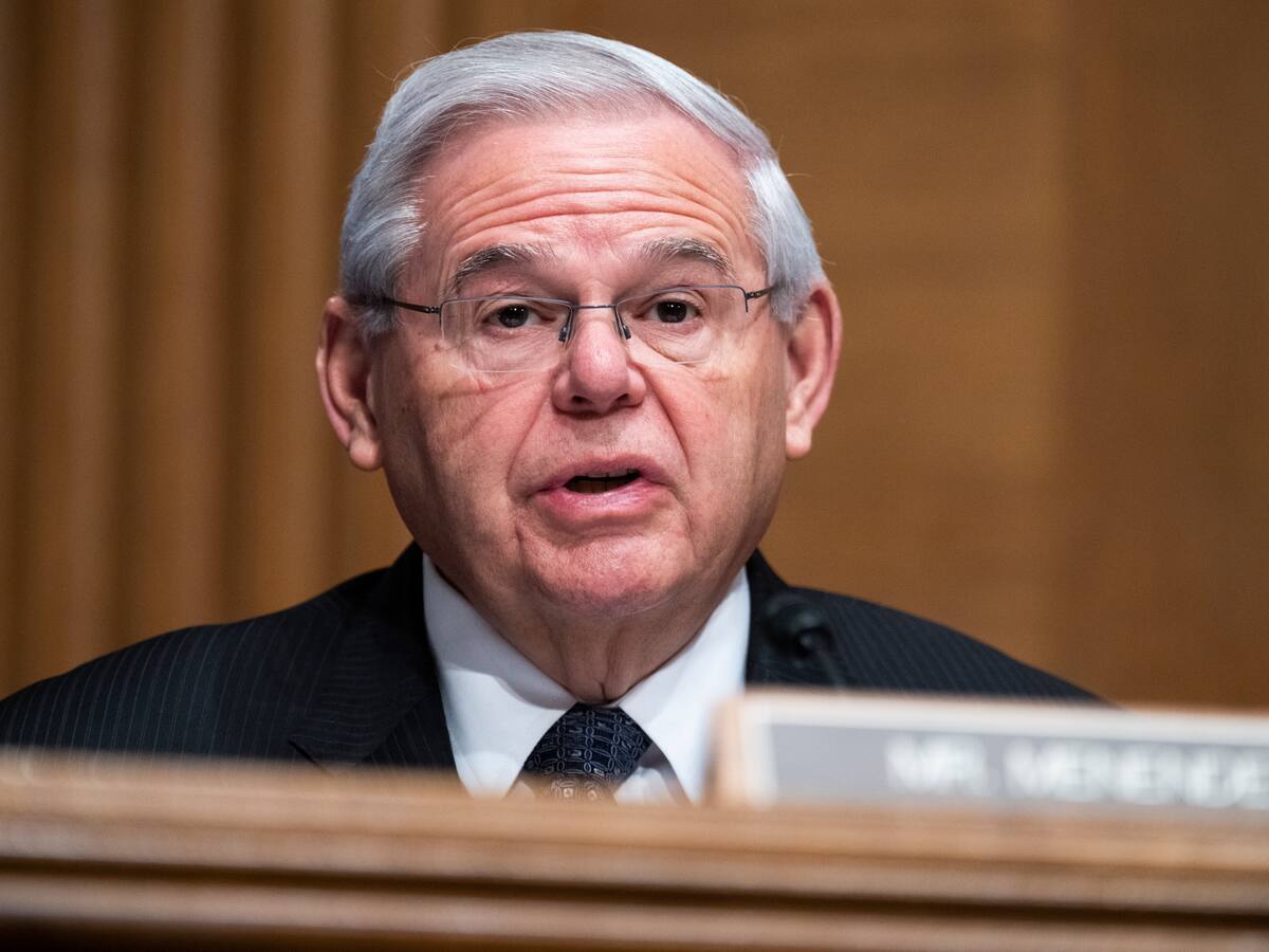 El senador Bob Menéndez insta a Biden a recalibrar la relación con México