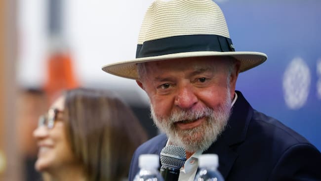 AME5464. SAO PAULO (BRASIL), 15/12/2024.- Fotografía de archivo del 15 de diciembre de 20224 del presidente brasileño, Luiz Inácio Lula da Silva, durante una rueda de prensa en São Paulo (Brasil). Lula da Silva llega este 1 de enero al ecuador de su tercer mandato sin mayores conflictos internos, pero con su apuesta por la integración en vilo con la vuelta de Donald Trump y sus discrepancias con el mandatario argentino Javier Milei. EFE/ Sebastião Moreira ARCHIVO