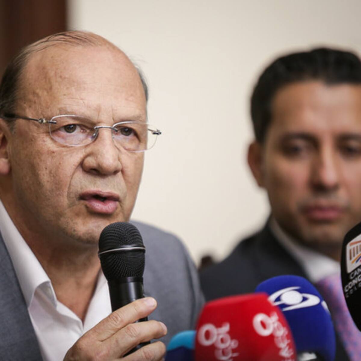 Nueva reforma tributaria que presentará el Gobierno contempla impuesto a “licores y tabaco”