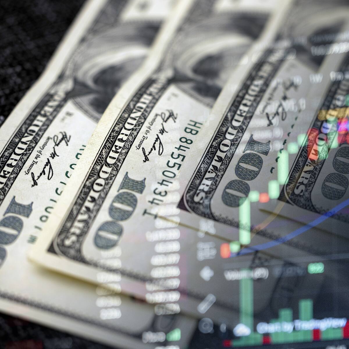 Dólar se dispara y se acerca a $ 4.300 tras aranceles de Trump