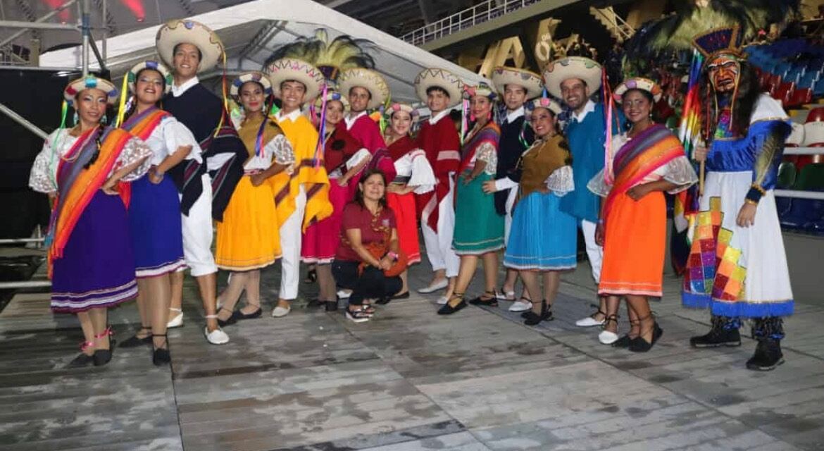 Roban trajes a bailarines tras presentación en el estadio Pascual Guerrero