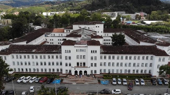 Los dos ciudadanos diagnosticados laboran en el área administrativa del servicio farmacéutico. Foto: Hospital San José